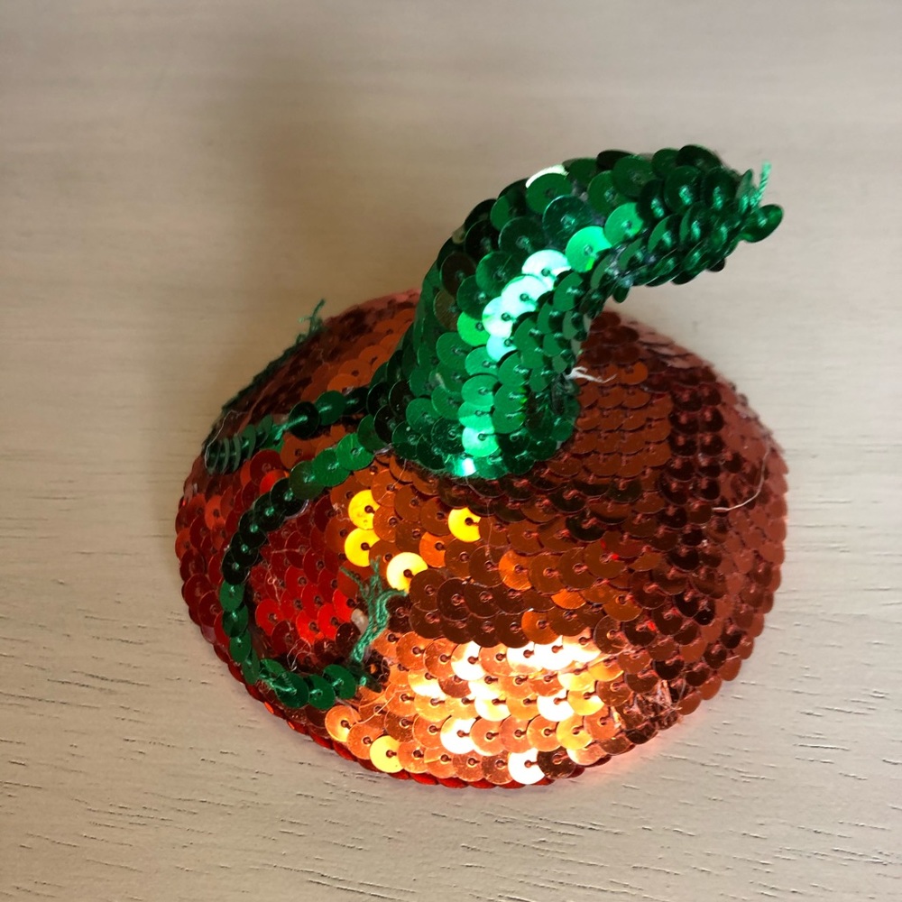 Pumpkin top sequin hair clip